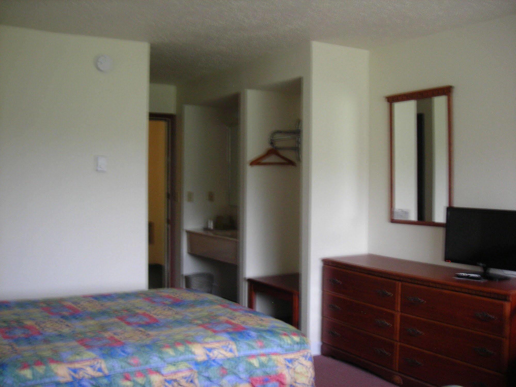 Model Towne Inn Motel Gwinn Eksteriør bilde